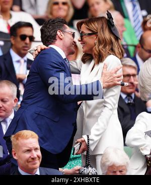 Hugh Jackman und Kate Beckinsale in der königlichen Box am 13. Tag der Wimbledon Championships 2024 im All England Lawn Tennis and Croquet Club, London. Bilddatum: Samstag, 13. Juli 2024. Stockfoto