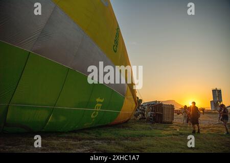 28. Europäisches Ballonfestival in Igualada Juli 10-13 ,2024 mehr als 40 aerostatische Ballone aus ganz Spanien, Europa und der Welt nehmen am 28. Europäischen Ballonfestival Teil, das am 11. Juli 2024 in Igualada, Spanien, stattfindet Stockfoto