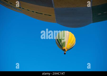 28. Europäisches Ballonfestival in Igualada Juli 10-13 ,2024 mehr als 40 aerostatische Ballone aus ganz Spanien, Europa und der Welt nehmen am 28. Europäischen Ballonfestival Teil, das am 11. Juli 2024 in Igualada, Spanien, stattfindet Stockfoto