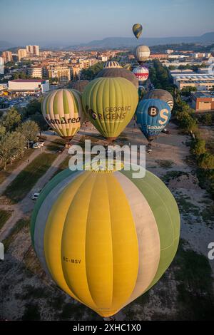 28. Europäisches Ballonfestival in Igualada 10.-13.2024 28. Europäisches Ballonfestival in Igualada Juli 10-13 ,2024 mehr als 40 Aerostatikballons aus ganz Spanien, Europa, und die Welt nimmt am 28. Europäischen Ballonfestival Teil, das am 11. Juli 2024 in Igualada, Spanien, stattfindet Stockfoto