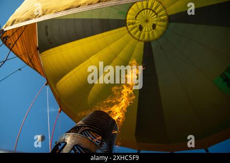 28. Europäisches Ballonfestival in Igualada Juli 10-13 ,2024 mehr als 40 aerostatische Ballone aus ganz Spanien, Europa und der Welt nehmen am 28. Europäischen Ballonfestival Teil, das am 11. Juli 2024 in Igualada, Spanien, stattfindet Stockfoto