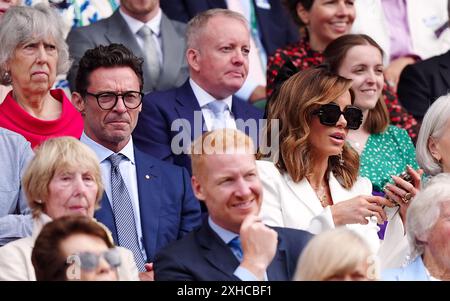 Hugh Jackman und Kate Beckinsale in der königlichen Box am 13. Tag der Wimbledon Championships 2024 im All England Lawn Tennis and Croquet Club, London. Bilddatum: Samstag, 13. Juli 2024. Stockfoto