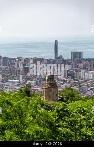 Aus der Vogelperspektive auf die Stadt Batumi von der Spitze des Anuria Berges. Batumi ist die Hauptstadt der Autonomen Republik Adjara. Stockfoto