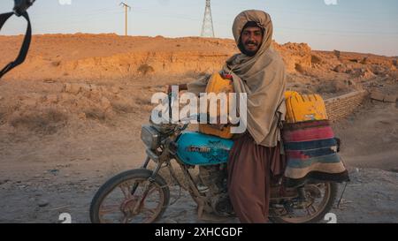 Das gelbe Fass mit Speiseöl, das den zweizehnjährigen Krieg in Afghanistan beendete. Diese Fässer wurden im Allgemeinen von der US-Armee für den Straßenbergbau verwendet. Stockfoto