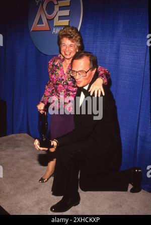 Dr. Ruth ist verstorben. Dr. Ruth Westheimer und Larry King bei den 9. Jährlichen Cable ACE Awards 24. Januar 1988 Credit: Ralph Dominguez/MediaPunch Stockfoto