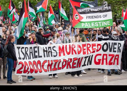 Manchester, Großbritannien. Juli 2024. Palästinensische Anti-gaza-Kriegsproteste in Manchester findet am Samstag am 41. Wochenende seit dem 7. Oktober in Israel statt. Demonstranten marschierten durch Manchester, vorbei an einem Protest pro Israel auf der Market Street. Eine Polizeilinie hielt die beiden Gruppen von Demonstranten getrennt. Manchester. UK Credit: GaryRobertsphotography/Alamy Live News Stockfoto