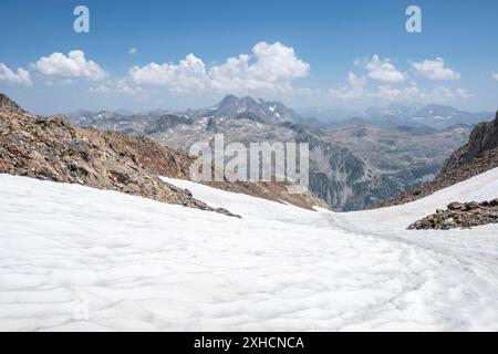 Aufstieg zum Gipfel Argualas, Pyrenäen, Huesca, Spanien Stockfoto