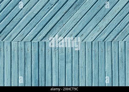 Dunkler blauer abstrakter Hintergrund von Holzplanken mit rissiger Farbstruktur Stockfoto