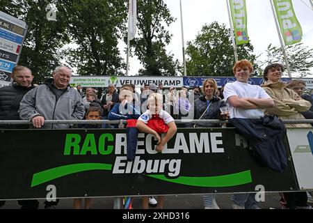 WEZEP - Fans beim Freundschaftsspiel zwischen Ajax und Rangers FC im Sportpark Mulderssingel am 13. Juli 2024 in Wezep, Niederlande. ANP GERRIT VAN KÖLN Stockfoto