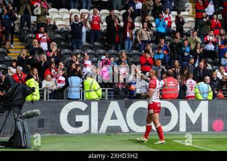 Rumpf, Großbritannien. Juli 2024. Elliot Minchella von Hull KR winkt den Fans nach dem Spiel Hull FC gegen Hull KR in der Betfred Super League Runde 17 im MKM Stadium, Hull, Großbritannien, 13. Juli 2024 (Foto: Gareth Evans/News Images) in Hull, Großbritannien am 13. Juli 2024. (Foto: Gareth Evans/News Images/SIPA USA) Credit: SIPA USA/Alamy Live News Stockfoto