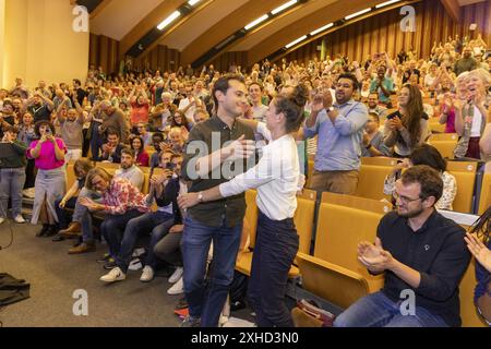 Louvain La Neuve, Belgien. Juli 2024. Die neu gewählten Samuel Cogolati und Marie Lecocq wurden während eines Parteitreffens der französischsprachigen grünen Partei Ecolo zur Wahl zweier neuer Parteivorsitzender in Louvain-La-Neuve am Samstag, den 13. Juli 2024, in Louvain-La-Neuve vorgestellt. Das Duo Samuel Cogolati und Marie Lecocq und das Tandem von Marie-Colline Leroy und Gilles Vanden Burre wetteifern um die Ko-Präsidentschaft von Ecolo. BELGA FOTO NICOLAS MAETERLINCK Credit: Belga News Agency/Alamy Live News Stockfoto