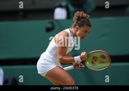 Die Italienerin Jasmine Paolini kehrt am 13. Juli 2024 im All England Lawn Tennis and Croquet Club in Wimbledon, Südwesten Londons, gegen Barbora Krejcikova zurück 2024. Quelle: MB Media Solutions/Alamy Live News Stockfoto