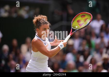 Die Italienerin Jasmine Paolini kehrt am 13. Juli 2024 im All England Lawn Tennis and Croquet Club in Wimbledon, Südwesten Londons, gegen Barbora Krejcikova zurück 2024. Quelle: MB Media Solutions/Alamy Live News Stockfoto