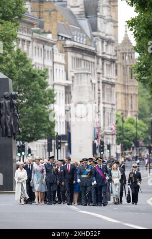 London, Großbritannien. Juli 2024. Königin Mathilde von Belgien (2L) und König Philippe - Filip von Belgien (R), dargestellt während einer internationalen Zeremonie im Rahmen des Gedenkens an die belgischen Soldaten, die während der beiden Weltkriege starben, am Samstag, den 13. Juli 2024 in London, Großbritannien. BELGA PHOTO BART LENOIR Credit: Belga News Agency/Alamy Live News Stockfoto