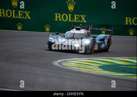 São PAULO, SP - 13.07.2024: FIA WEC 6 HORAS DE São PAULO - Alpine A424 gefahren von Nicolas Lapierre, Mick Schumacher und Matthieu Vaxiviere während des dritten freien Trainings der Rolex 6 Stunden von São Paulo, die am 13. Juni 2024 auf der Rennstrecke Interlagos-SP stattfand. (Foto: Renato Assis/Fotoarena) Stockfoto