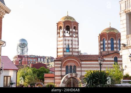 Batumi, Georgien - 13. JUNI 2024: Außenansicht der St. Nikolaus Kirche in Batumi, Ajara, Georgien. Stockfoto