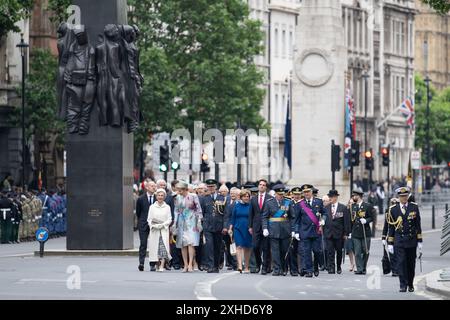 London, Großbritannien. Juli 2024. Königin Mathilde von Belgien (2L) und König Philippe - Filip von Belgien (R), dargestellt während einer internationalen Zeremonie im Rahmen des Gedenkens an die belgischen Soldaten, die während der beiden Weltkriege starben, am Samstag, den 13. Juli 2024 in London, Großbritannien. BELGA PHOTO BART LENOIR Credit: Belga News Agency/Alamy Live News Stockfoto