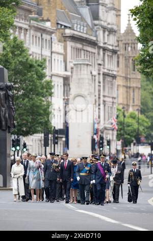 London, Großbritannien. Juli 2024. Königin Mathilde von Belgien (2L) und König Philippe - Filip von Belgien (R), dargestellt während einer internationalen Zeremonie im Rahmen des Gedenkens an die belgischen Soldaten, die während der beiden Weltkriege starben, am Samstag, den 13. Juli 2024 in London, Großbritannien. BELGA PHOTO BART LENOIR Credit: Belga News Agency/Alamy Live News Stockfoto