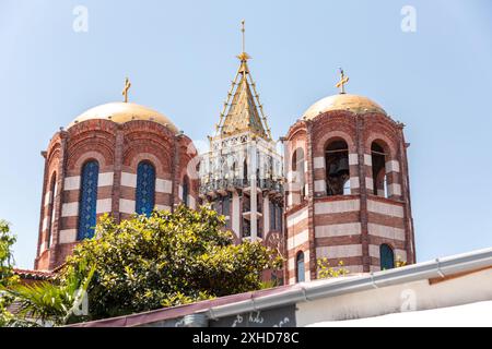 Batumi, Georgien - 13. JUNI 2024: Außenansicht der St. Nikolaus Kirche in Batumi, Ajara, Georgien. Stockfoto