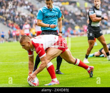 Rumpf, Großbritannien. Juli 2024. Betfred Super League, Runde 17: Hull FC gegen Hull Kingston Rovers (KR). Mikey Lewis von Hull KR macht einen Versuch. Credit Paul Whitehurst/PBW Media/Alamy Live News Stockfoto