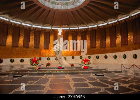 Russland, Wolgograd - 1. Juni 2024: Die Halle der militärischen Herrlichkeit auf Mamajew Kurgan. Denkmal-Ensemble für die Helden der Schlacht von Stalingrad Stockfoto