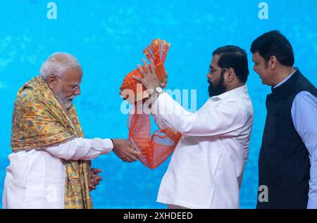 Mumbai, Indien. Juli 2024. MUMBAI, INDIEN - 13. JULI: Premierminister Narendra Modi startet Infrastrukturprojekte im Wert von 29.400 Mrd. RS bei einer Veranstaltung in Goregaon, am 13. Juli 2024 in Mumbai, Indien. Modi sagte, dass laut RBI-Bericht in den letzten drei bis vier Jahren acht Milliarden neue Arbeitsplätze im Land geschaffen wurden. Modi sprach bei einer Veranstaltung im Stadtteil Goregaon von Mumbai, nachdem er den Grundstein für RS 29.000-Milliarden-Projekte im Straßen-, Schienen- und Hafensektor in der Stadt gelegt hatte. (Foto: Satish Bate/Hindustan Times/SIPA USA) Credit: SIPA USA/Alamy Live News Stockfoto