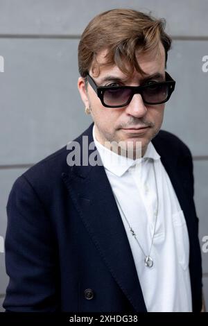 Madrid, Spanien. Juli 2024. Albert Serra nimmt an der Porträtveranstaltung während des San Sebastian Film Festival 2024 an der Academia de Cine in Madrid Teil. (Foto: Nacho Lopez/SOPA Images/SIPA USA) Credit: SIPA USA/Alamy Live News Stockfoto