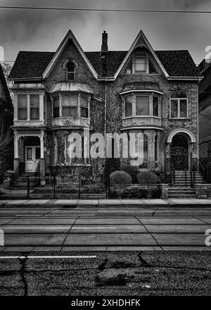 Eine kurze Fotoserie, die die Architektur auf der Carlton Street in Toronto, Ontario, erforscht. Stockfoto