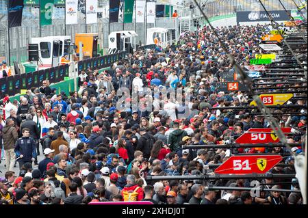 São PAULO, SP - 13.07.2024: FIA WEC 6 HORAS DE São PAULO - öffentlich bei einem Besuch der Box in Rolex 6 Stunden von São Paulo, am 13. Juli 2024 in Interlagos-SP. (Foto: Renato Assis/Fotoarena) Stockfoto