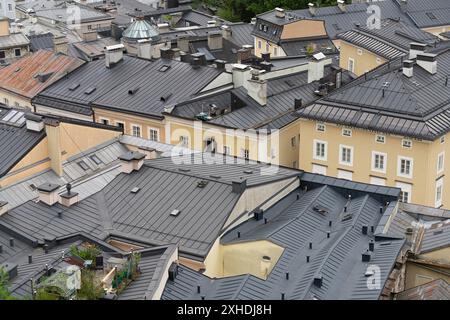 Salzburg, Österreich. Juli 2024. Panoramablick vom Kapuzinerberg Nord ins Stadtzentrum Stockfoto