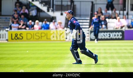 Hove UK 13. Juli 2024 - Essex Wicketkeeper Adam Rossington während des Cricket-Spiels Vitality T20 Blast zwischen Sussex Sharks und Essex auf dem 1. Central County Ground in Hove: Credit Simon Dack /TPI/ Alamy Live News Stockfoto