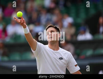 Juli 2024; All England Lawn Tennis and Croquet Club, London, England; Wimbledon Tennis Tournament, 13. Tag; Henry Patten (GBR) ist für Max Purcell (aus), Gentlemen's Doubles Finals Stockfoto