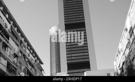 Blick auf den Torre Cepsa auf dem Paseo de la Castellana in Madrid, im Finanzkomplex der 4 Türme. 13. Juli 2024 in Spanien Stockfoto