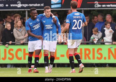 Wezep, Niederlande. Juli 2024. WEZEP, NIEDERLANDE - 13. JULI: Rabbi Matondo von Rangers FC mit Tom Lawrence von Rangers FC während des Vorsaisonspiels zwischen AFC Ajax und Rangers FC am 13. Juli 2024 in Wezep, Niederlande. (Foto von Peter Lous/Orange Pictures) Credit: Orange Pics BV/Alamy Live News Stockfoto