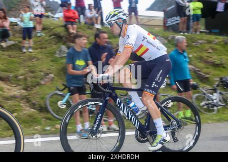 Bareges, Frankreich, 13. Juli 2024: Der Movistar Team Radfahrer Alex Aramburu (152) während der 14. Etappe der Tour de France 2024 zwischen Pau und Saint-Lary-Soulan Pla d´Adet am 13. Juli 2024 in Bareges, Frankreich. Quelle: Alberto Brevers / Alamy Live News. Stockfoto