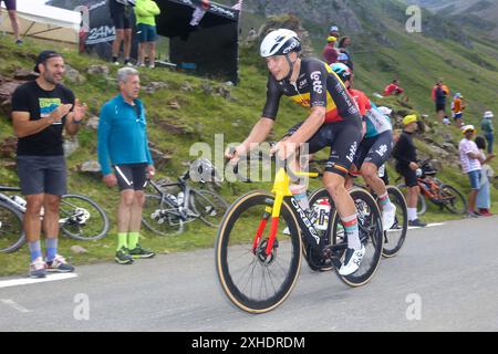 Bareges, Frankreich, 13. Juli 2024: Lotto Dstny Radfahrer Arnaud de Lie (121) während der 14. Etappe der Tour de France 2024 zwischen Pau und Saint-Lary-Soulan Pla d´Adet, am 13. Juli 2024 in Bareges, Frankreich. Quelle: Alberto Brevers / Alamy Live News. Stockfoto