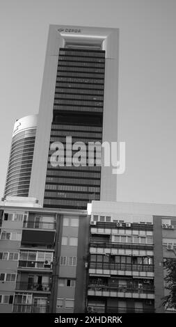 Madrid, Spanien. Juli 2024. Blick auf den Torre Cepsa auf dem Paseo de la Castellana in Madrid, im Finanzkomplex der 4 Türme. 13. Juli 2024 in Spanien (Foto: Oscar Gonzalez/SIPA USA) Credit: SIPA USA/Alamy Live News Stockfoto