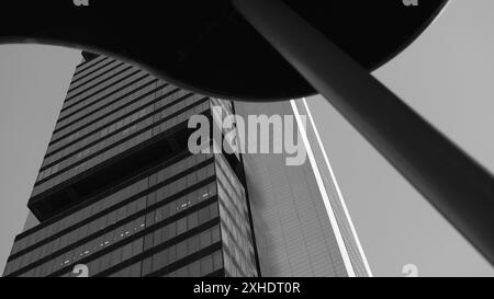 Madrid, Spanien. Juli 2024. Blick auf den Torre Cepsa auf dem Paseo de la Castellana in Madrid, im Finanzkomplex der 4 Türme. 13. Juli 2024 in Spanien (Foto: Oscar Gonzalez/SIPA USA) Credit: SIPA USA/Alamy Live News Stockfoto