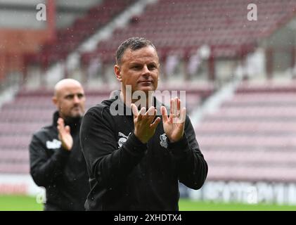 Tynecastle Park. Edinburgh.Scotland.UK.13. Juli 24 Hearts Freundschaftsspiel gegen Leyton Orient . Richie Wellens Manager von Leyton Orient Credit: eric mccowat/Alamy Live News Stockfoto