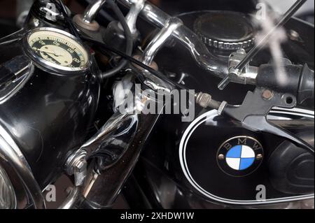 Ein altes BMW Motorrad mit Logo Stockfoto