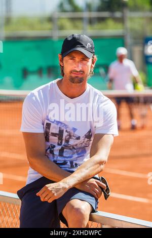 Porträt des ehemaligen Tennisspielers Juan Carlos Ferrero, der in acht Wochen 2003 die Nummer eins der ATP war und derzeit Trainer von Carlos Alcaraz war Stockfoto