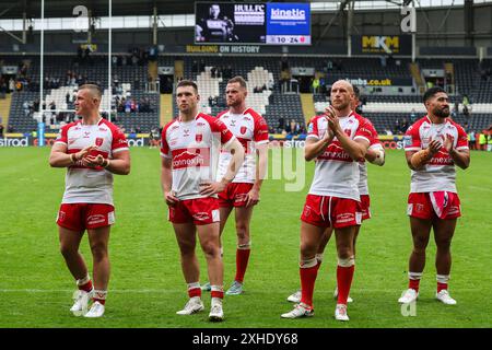 Rumpf, Großbritannien. Juli 2024. Hull KR Spieler applaudieren die Reisenden Fans nach dem Spiel Hull FC gegen Hull KR in der Betfred Super League Runde 17 im MKM Stadium, Hull, Großbritannien, 13. Juli 2024 (Foto: Gareth Evans/News Images) in Hull, Großbritannien am 13. Juli 2024. (Foto: Gareth Evans/News Images/SIPA USA) Credit: SIPA USA/Alamy Live News Stockfoto