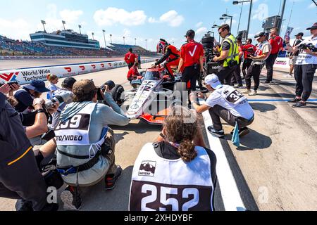 Newton, Ia, USA. Juli 2024. WILL POWER (12) aus Toowoomba, Australien, bereitet sich auf die Qualifikation für den Hy-Vee Homefront 250 auf dem Iowa Speedway in Newton, IA vor. (Kreditbild: © Walter G. Arce Sr./ASP via ZUMA Press Wire) NUR REDAKTIONELLE VERWENDUNG! Nicht für kommerzielle ZWECKE! Stockfoto