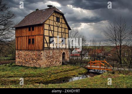 Ein altes altes deutsches Bauernhaus in der Kleinstadt in Frankfurt Stockfoto
