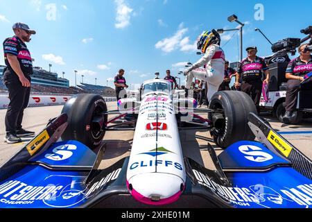 Newton, Ia, USA. Juli 2024. Felix Rosenqvist (60) aus Varnamo, Schweden, bereitet sich auf die Qualifikation für den Hy-Vee Homefront 250 auf dem Iowa Speedway in Newton, IA vor. (Kreditbild: © Walter G. Arce Sr./ASP via ZUMA Press Wire) NUR REDAKTIONELLE VERWENDUNG! Nicht für kommerzielle ZWECKE! Stockfoto