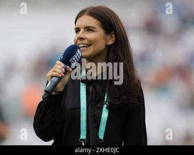 London, Großbritannien. Juli 2024. London, England, 13. Juli 2024: Moderator Kenzi Benali vor dem vierten Spiel der Vitality T20 International zwischen England und Neuseeland im Kia Oval in London, England. (Jay Patel/SPP) Credit: SPP Sport Press Photo. /Alamy Live News Stockfoto