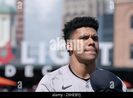 Baltimore, USA. Juli 2024. BALTIMORE, MD - 13. JULI: Der New York Yankees-Outfielder Juan Soto (22) vor einem MLB-Spiel zwischen den Baltimore Orioles und den New York Yankees am 13. Juli 2024 im Orioles Park at Camden Yards in Baltimore, Maryland. (Foto: Tony Quinn/SipaUSA) Credit: SIPA USA/Alamy Live News Stockfoto