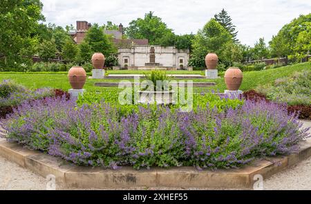 Blumen im Mellon Park Walled Garden, einem Stadtpark in Pittsburgh, Pennsylvania, USA Stockfoto