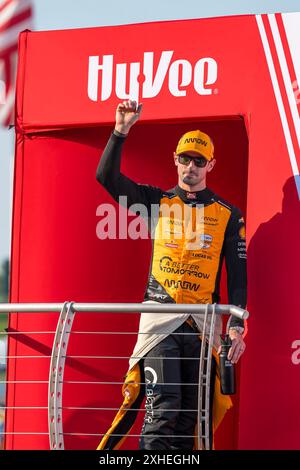 Newton, Ia, USA. Juli 2024. ALEXANDER ROSSI (7) aus Nevada City, Kalifornien, wird den Fans vor dem Hy-Vee Homefront 250 auf dem Iowa Speedway in Newton, IA vorgestellt. (Kreditbild: © Walter G. Arce Sr./ASP via ZUMA Press Wire) NUR REDAKTIONELLE VERWENDUNG! Nicht für kommerzielle ZWECKE! Stockfoto