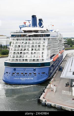 Blick auf das Kreuzfahrtterminal Warnemünde. Das Kreuzfahrtschiff Celebrity Silhouette Hut in Warnemünde angelegt. Warnemünde Mecklenburg-Vorpommern Deutschland *** Blick auf den Kreuzfahrtterminal Warnemünde das Kreuzfahrtschiff Celebrity Silhouette hat in Warnemünde angedockt Warnemünde Mecklenburg-Vorpommern Deutschland Copyright: Xdiebildwerftx Stockfoto